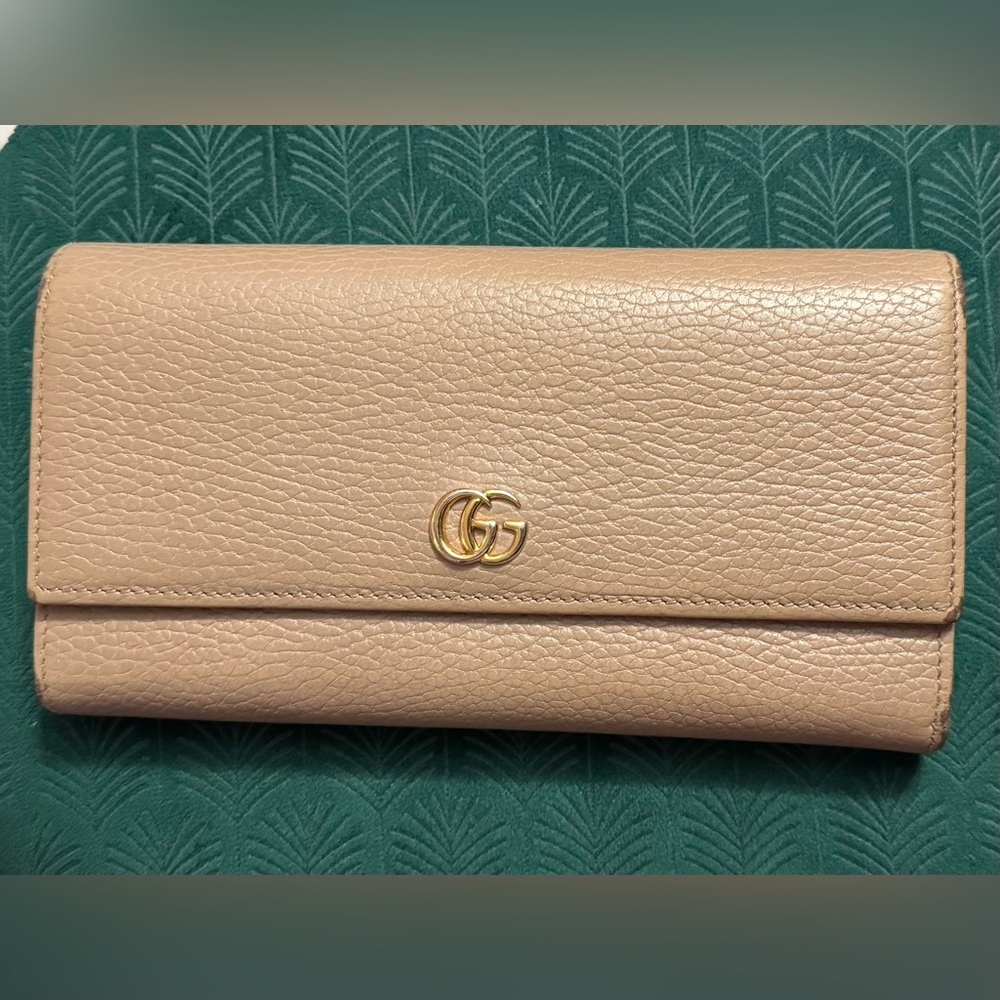 Gucci AUTHENTIC Marmont GG Taupe Nude Neutral Flap Textured Leather Long Wallet